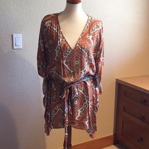 Flowy top, ties at waist